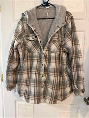 Heavy flannel jacket with lining and hood. Size xxl.